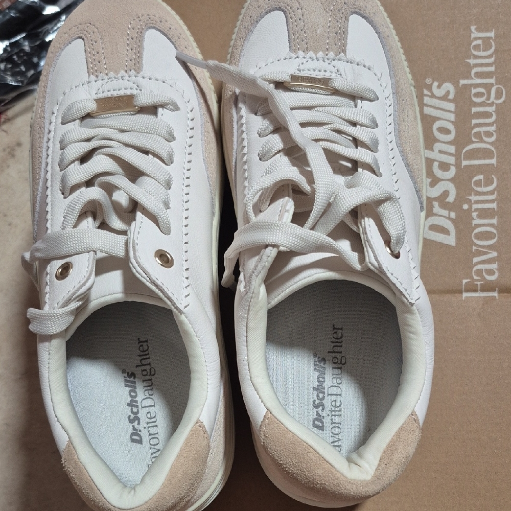 Dr. Scholl's Cream and Tan Lace-Up Sneakers